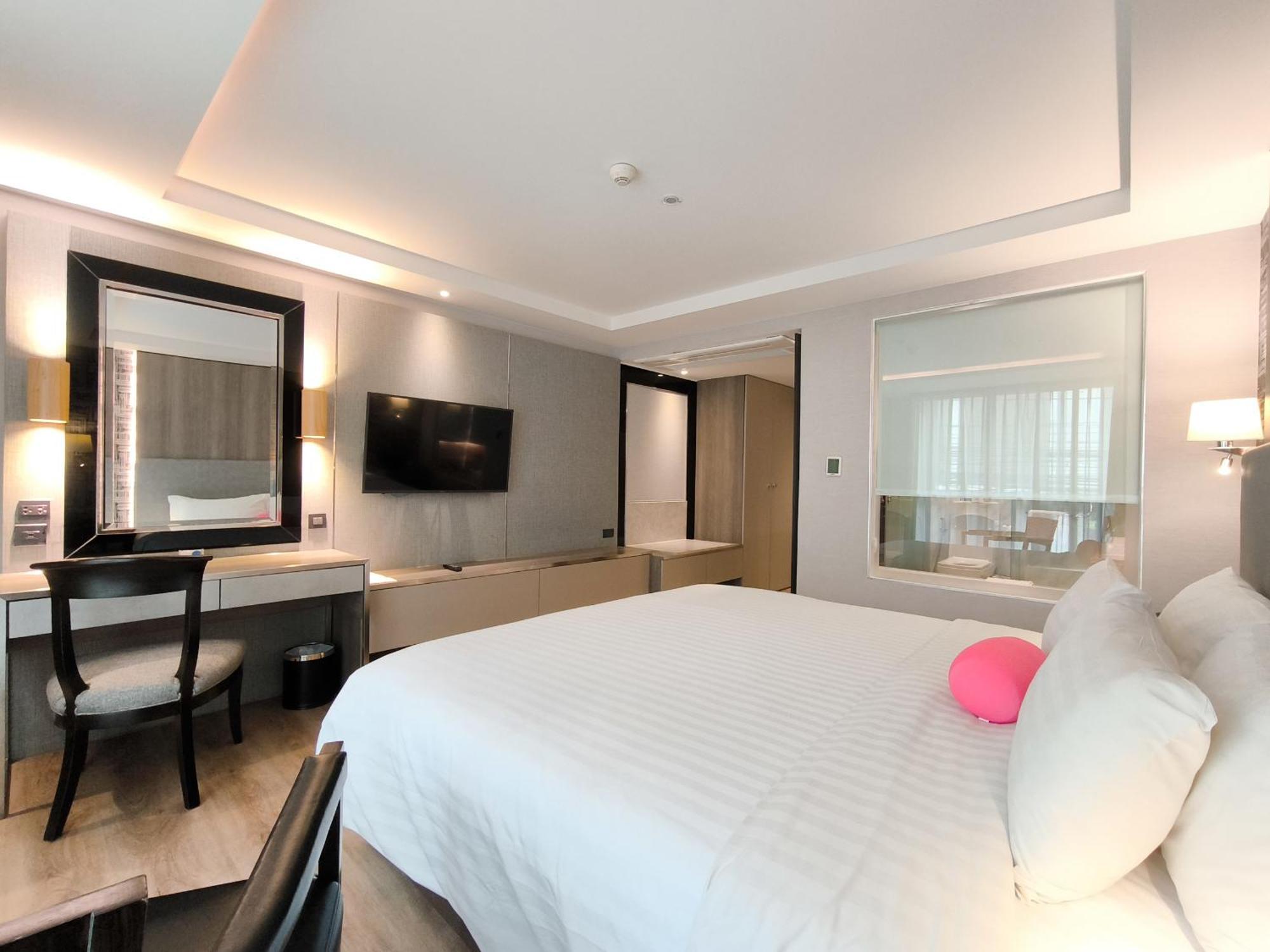 Citrus Suites Sukhumvit 6 By Compass Hospitality Bangkok Exteriör bild