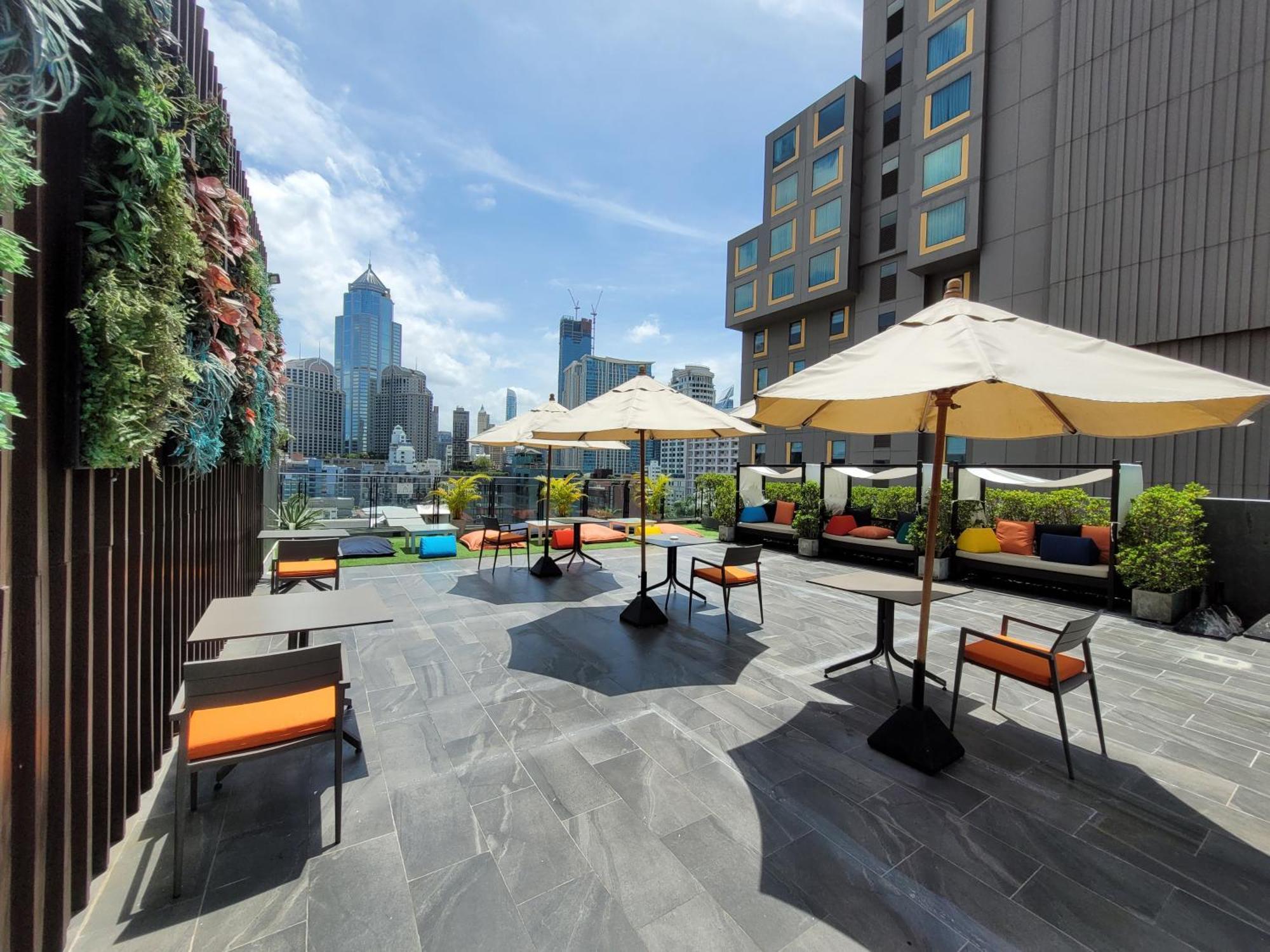 Citrus Suites Sukhumvit 6 By Compass Hospitality Bangkok Exteriör bild